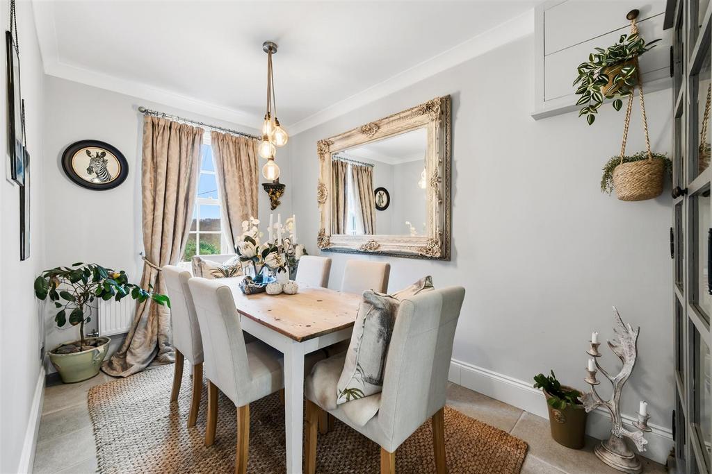 Dining Room.jpg