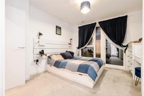 3 bedroom flat for sale, Thunderer Street, London, E13