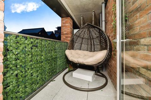 3 bedroom flat for sale, Thunderer Street, London, E13