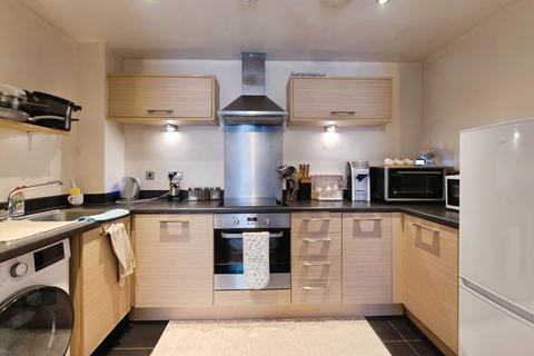 2 bedroom flat for sale, Draper Close, Grays, Essex, RM20