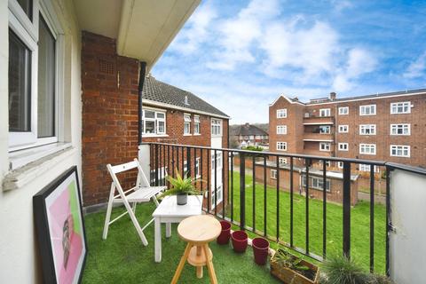 3 bedroom flat for sale, Hermitage Walk, LONDON, London, E18