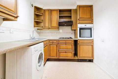 1 bedroom flat for sale, High Road, LONDON, London, E18