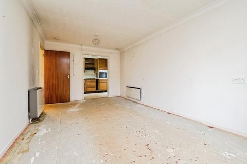 1 bedroom flat for sale, High Road, LONDON, London, E18