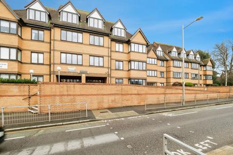 1 bedroom flat for sale, High Road, LONDON, London, E18