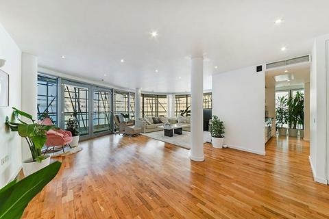 undefined, New Providence Wharf, Fairmont Avenue,  London, E14