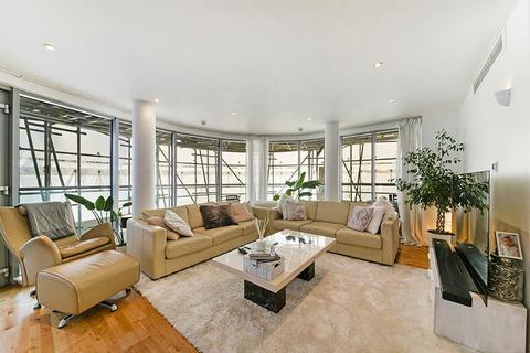 undefined, New Providence Wharf, Fairmont Avenue,  London, E14