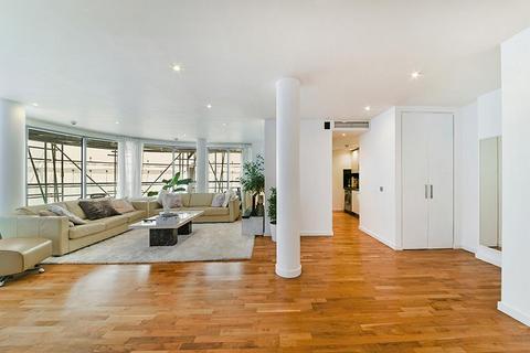 undefined, New Providence Wharf, Fairmont Avenue,  London, E14