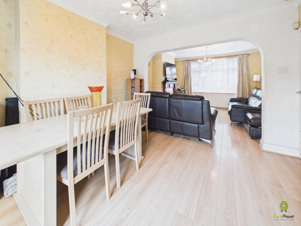 Presented by Clinton at Ewe Move Bexleyheath and Da