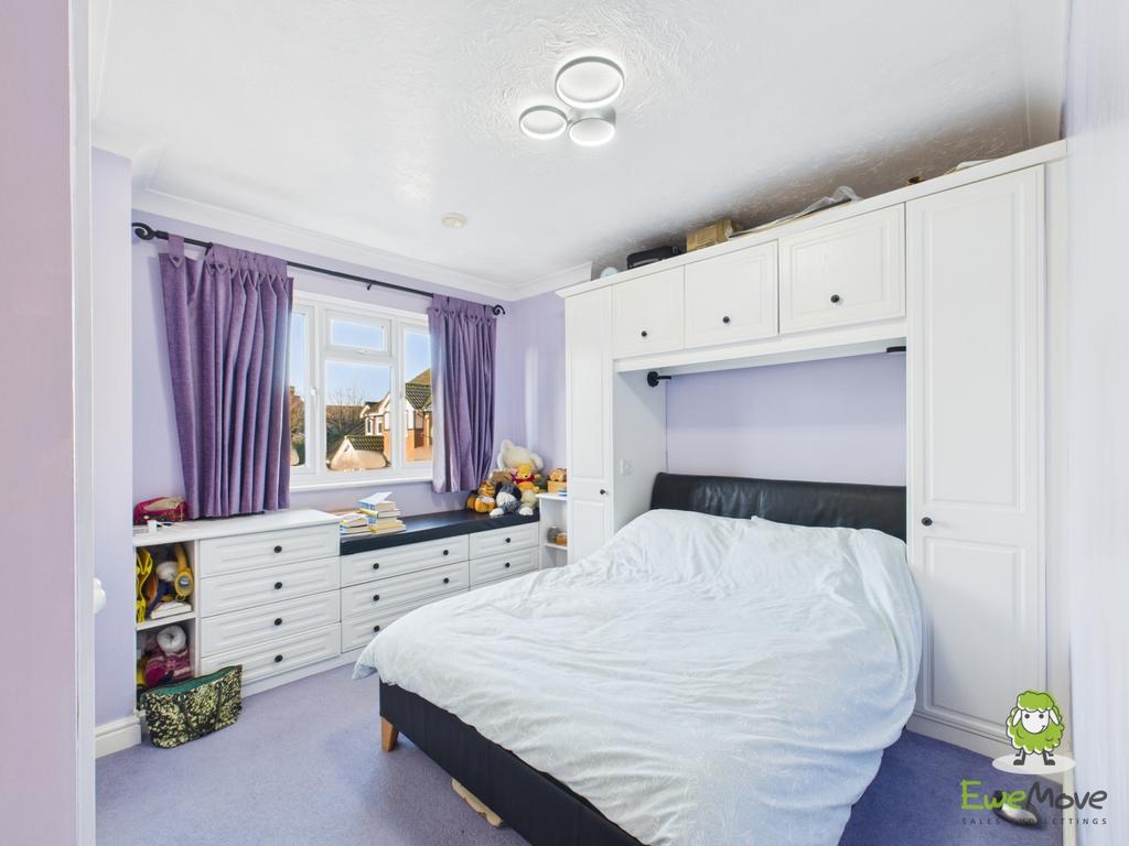 Ewe Move Estate Agents Basingstoke - St Thomas Clos