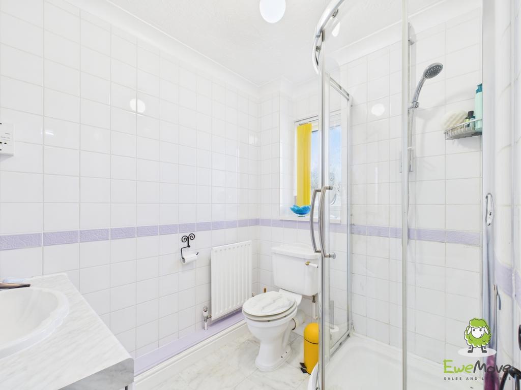 Ewe Move Estate Agents Basingstoke - St Thomas Clos