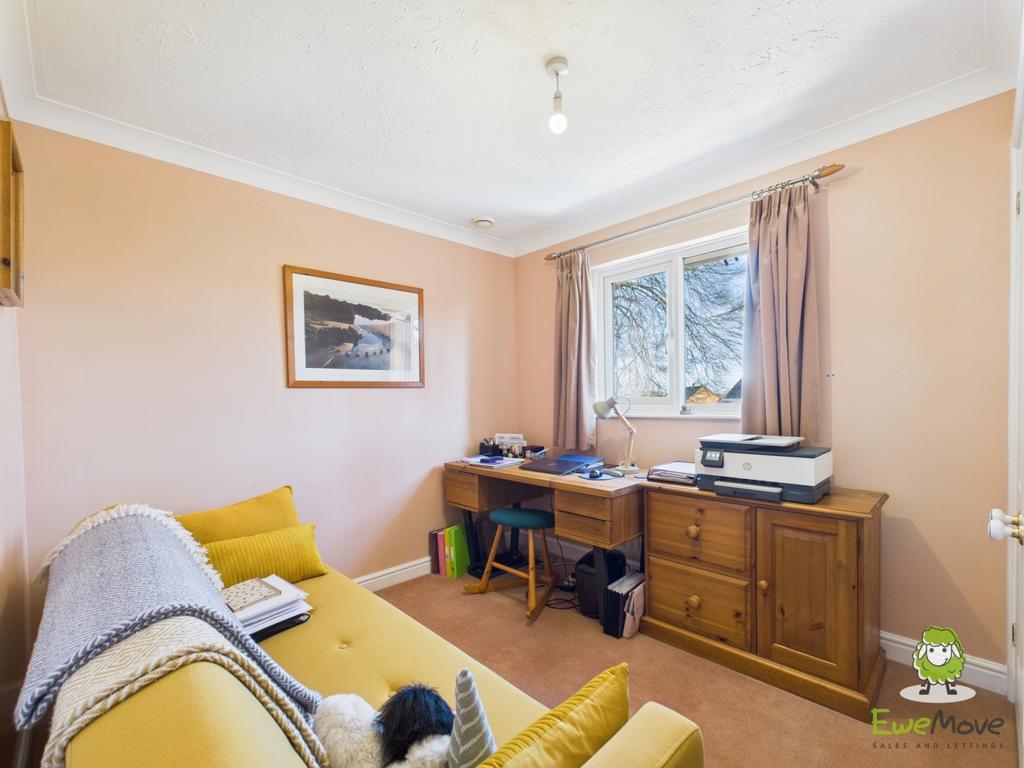 Ewe Move Estate Agents Basingstoke - St Thomas Clos