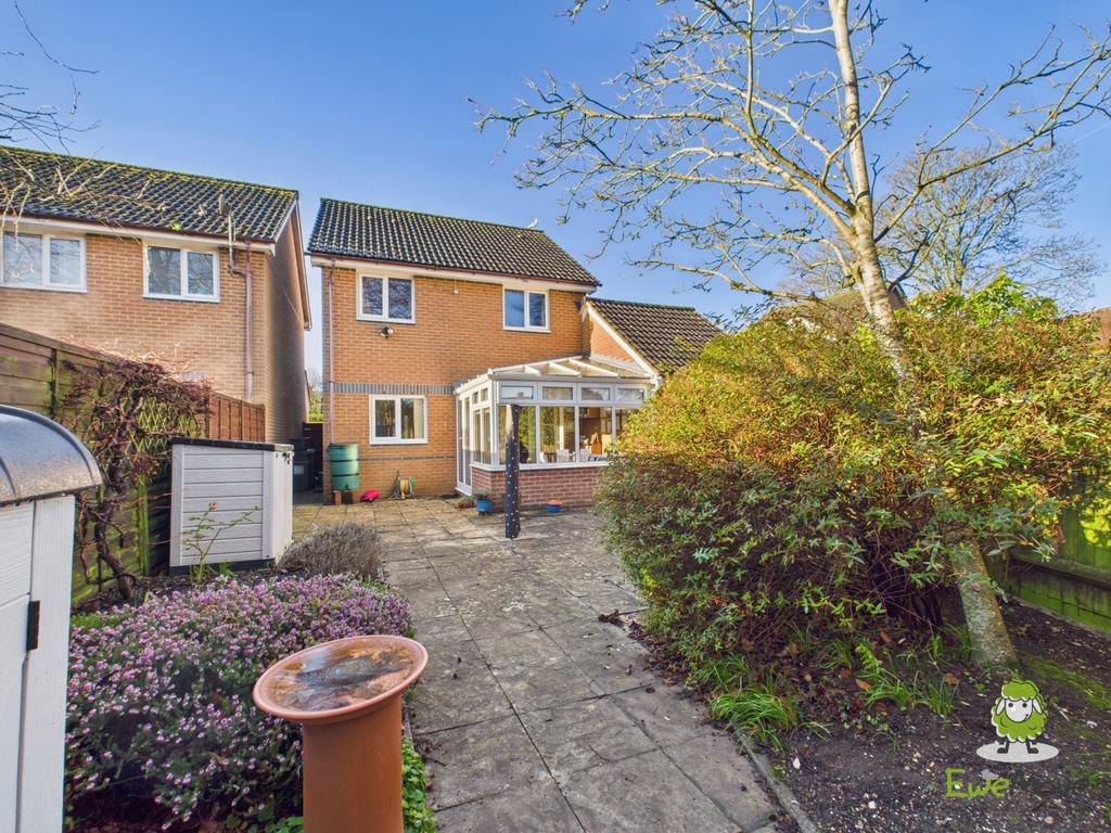 Ewe Move Estate Agents Basingstoke - St Thomas Clos