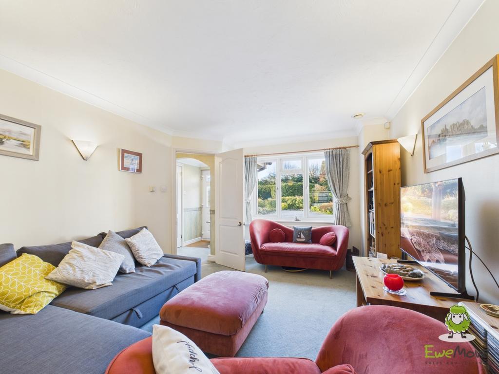 Ewe Move Estate Agents Basingstoke - St Thomas Clos