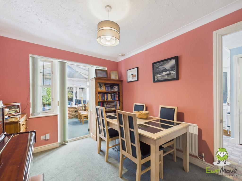 Ewe Move Estate Agents Basingstoke - St Thomas Clos