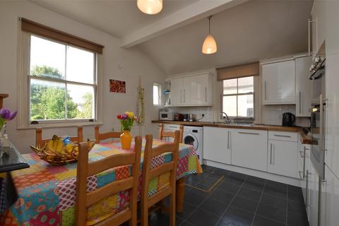 3 bedroom apartment to rent, Brookwood Road, London SW18