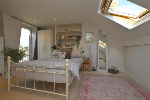 3 bedroom apartment to rent, Brookwood Road, London SW18