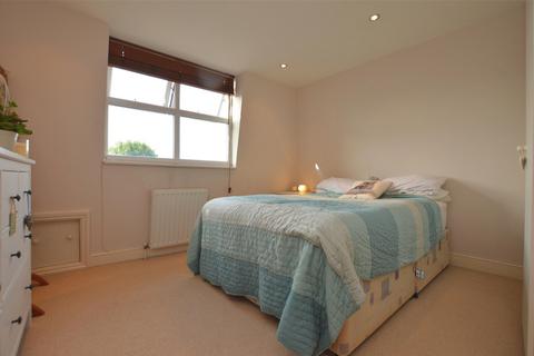 3 bedroom apartment to rent, Brookwood Road, London SW18