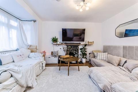 3 bedroom semi-detached house for sale, Chipstead Close, COULSDON, Surrey, CR5