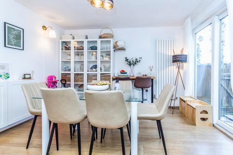 3 bedroom semi-detached house for sale, Chipstead Close, COULSDON, Surrey, CR5