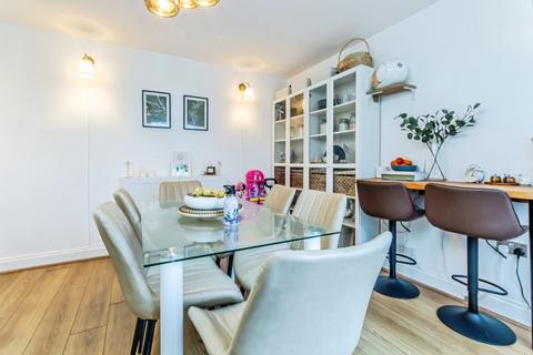 3 bedroom semi-detached house for sale, Chipstead Close, COULSDON, Surrey, CR5
