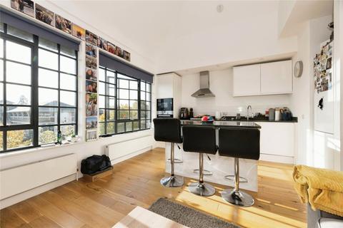 2 bedroom flat for sale, High Street, Esher, Surrey, KT10