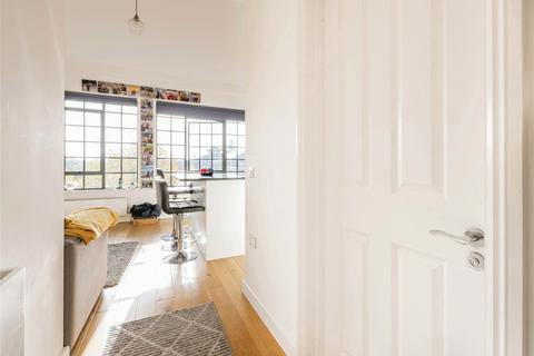 2 bedroom flat for sale, High Street, Esher, Surrey, KT10