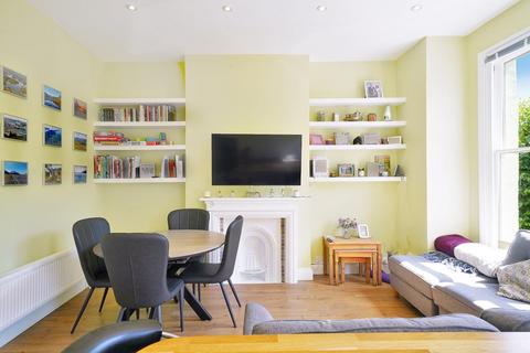 2 bedroom apartment for sale, Streatley Road, London