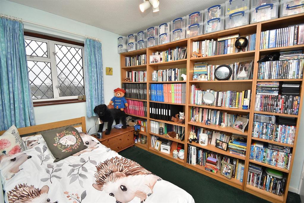 Bedroom-001.JPG