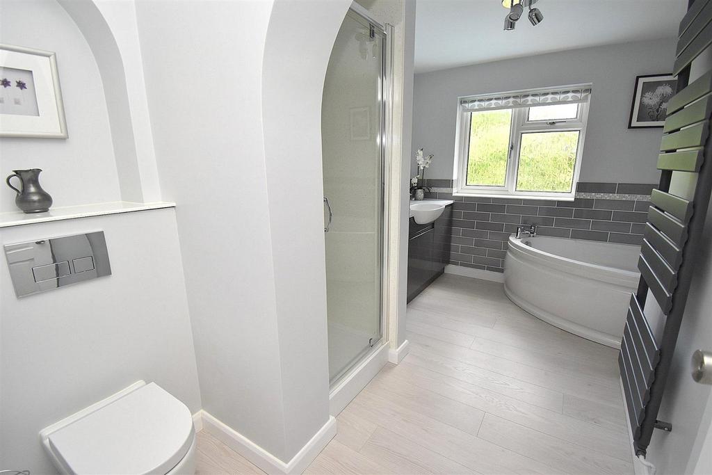 Family bathroom full.jpg