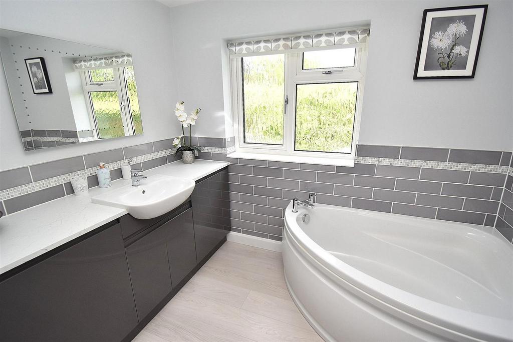 Bathroom close.jpg