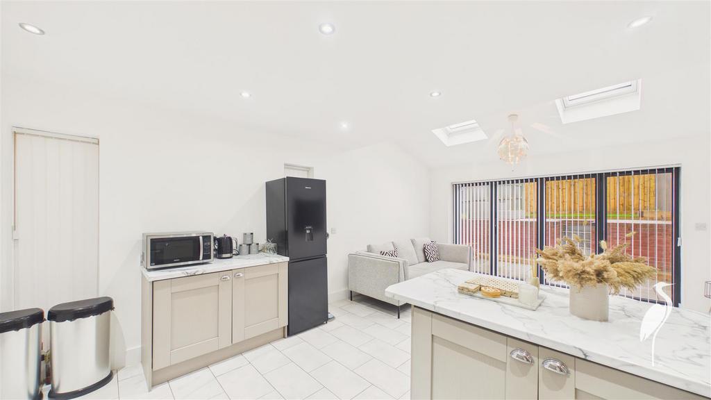 Kitchen/Living Area