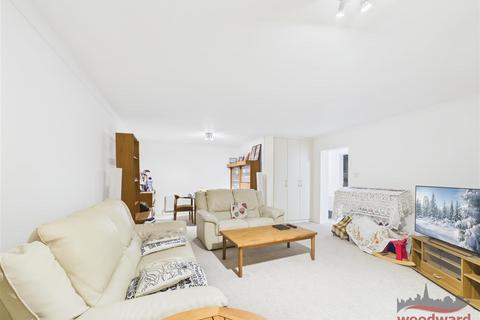 2 bedroom flat for sale, Roxborough Park, Harrow