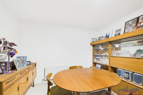 2 bedroom flat for sale, Roxborough Park, Harrow