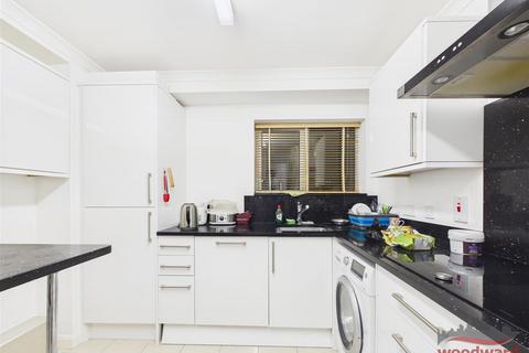 2 bedroom flat for sale, Roxborough Park, Harrow