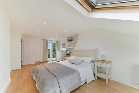 4 bedroom house to rent, Gladstone Road, Wimbledon SW19
