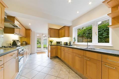 4 bedroom house to rent, Gladstone Road, Wimbledon SW19