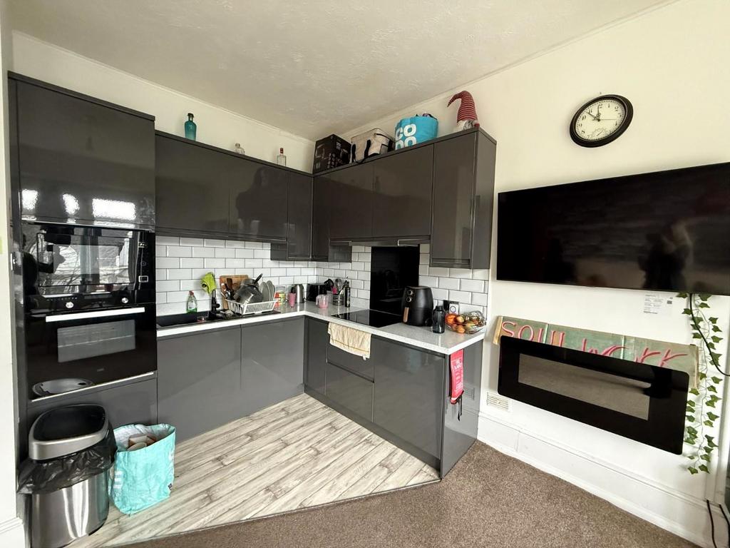 Woodland kitchen ...JPG