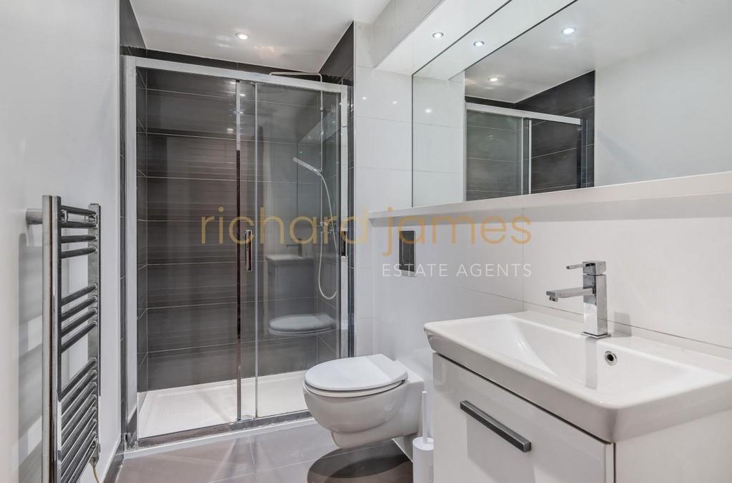 Shower Room.jpg