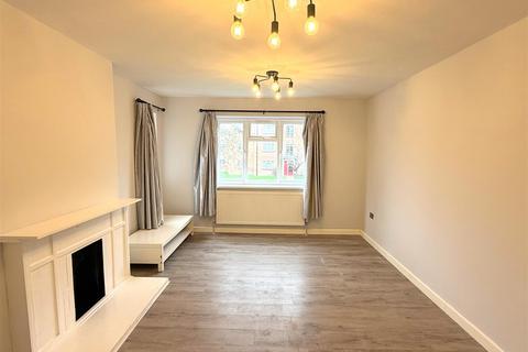 2 bedroom apartment to rent, Green Avenue, Mill Hill, NW7