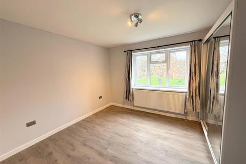 2 bedroom apartment to rent, Green Avenue, Mill Hill, NW7