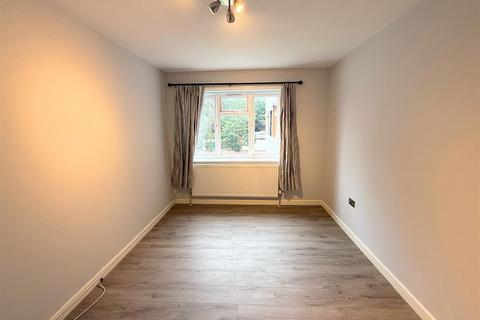 2 bedroom apartment to rent, Green Avenue, Mill Hill, NW7