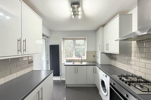 2 bedroom apartment to rent, Green Avenue, Mill Hill, NW7