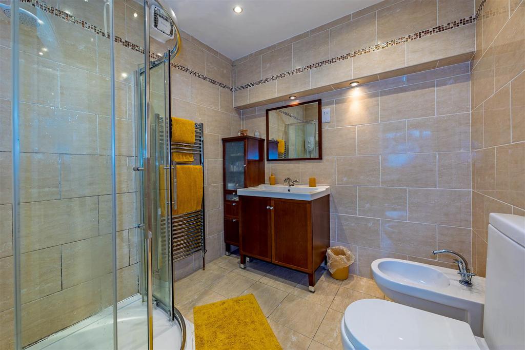 Bedroom 1 en suite 1 STPP3831-20260210-Dx O Deep PRI