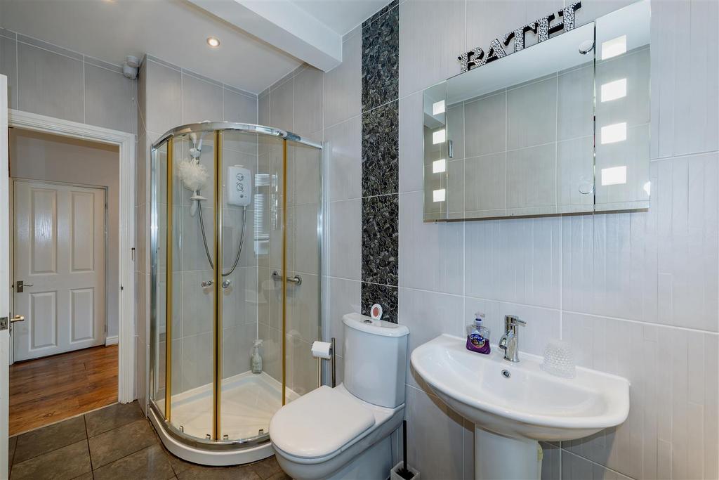 Family bathroom 1.1 STPP3855-20260210-Dx O Deep PRIM