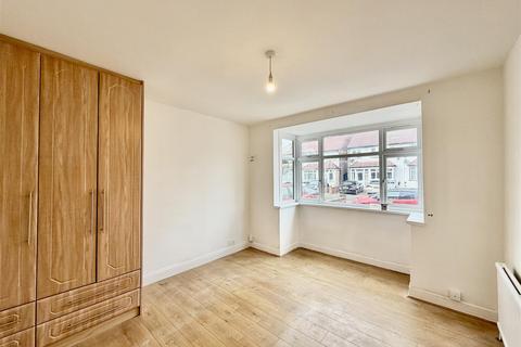 3 bedroom semi-detached house for sale, Taunton Avenue, Hounslow TW3