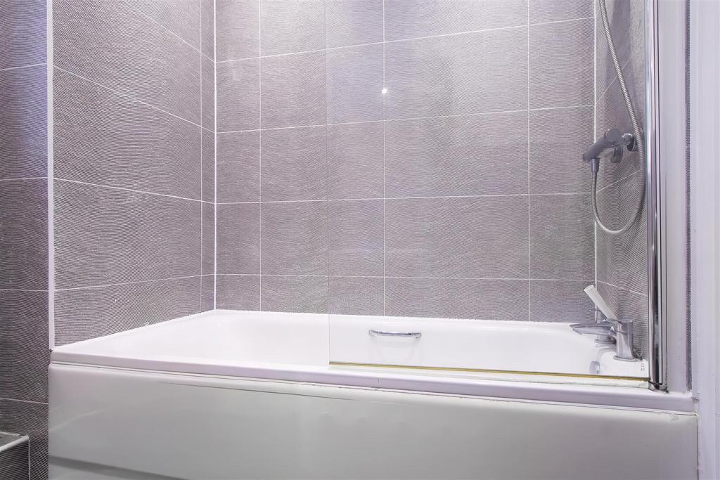 Bathroom A.jpg
