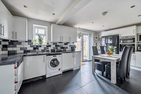 3 bedroom semi-detached house for sale, Reeves Way, Wokingham, Berkshire
