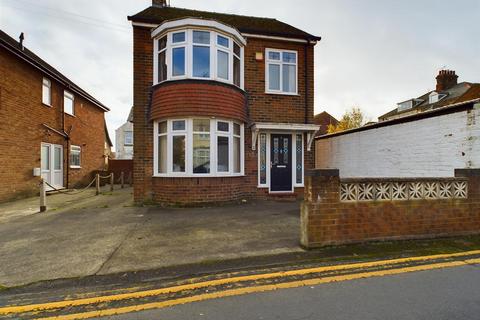 3 bedroom detached house for sale, Lamplugh Lane, Bridlington