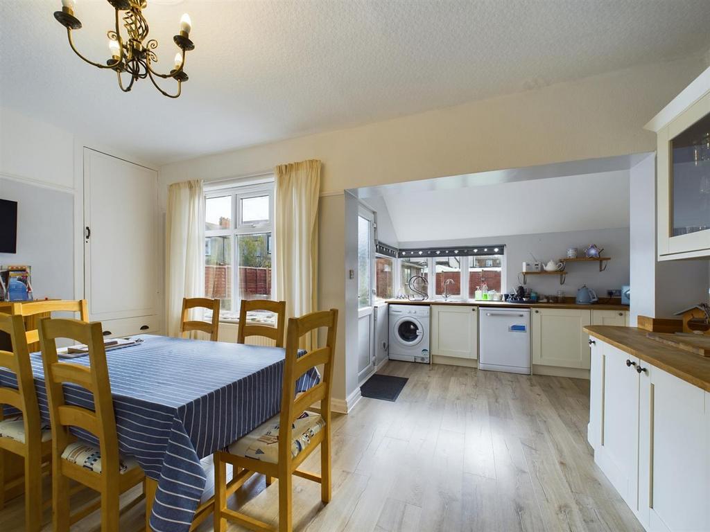 Kitchen:
