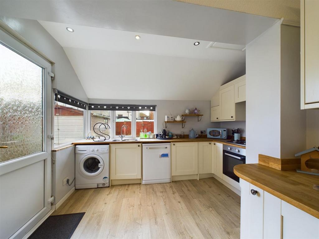 Kitchen: